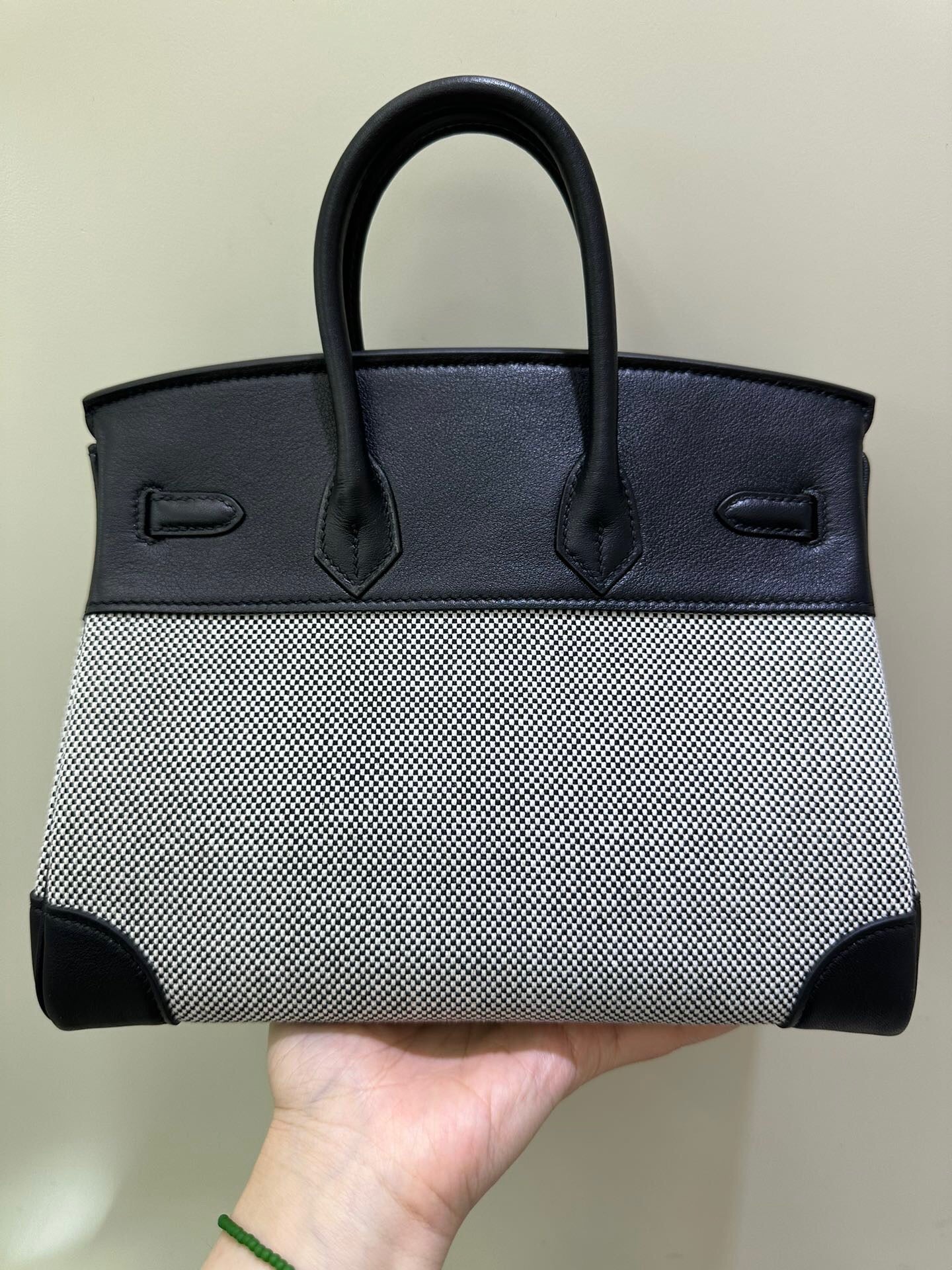The Ultimate Accessory for a Touch of Radiant Sophistication