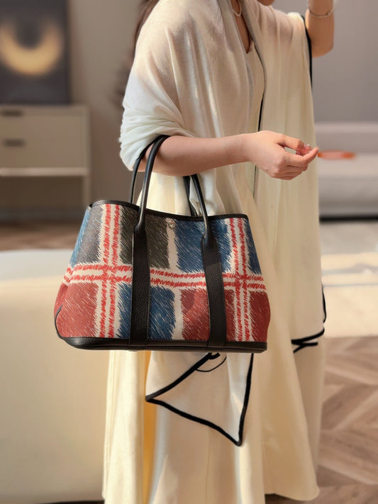 Chic Chains and Quilted Luxe for Everyday Style