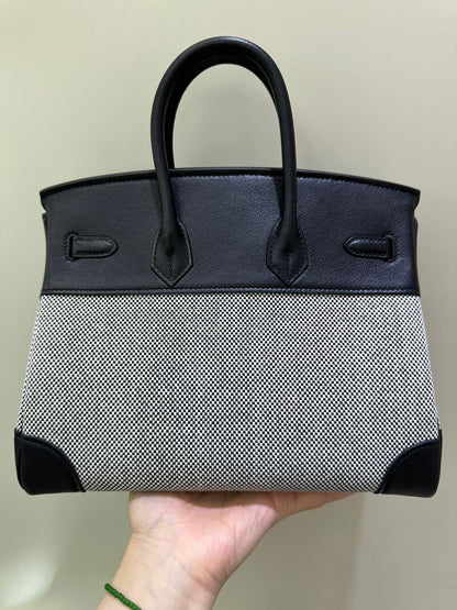 The Ultimate Accessory for a Touch of Radiant Sophistication